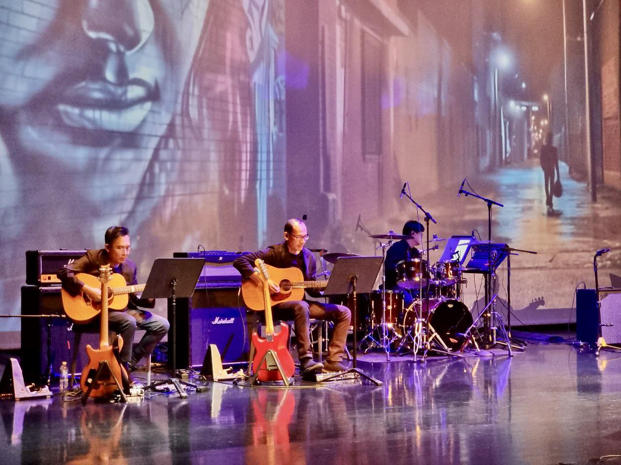 Singer Cai Yiren performing at the Echo Music Series concert