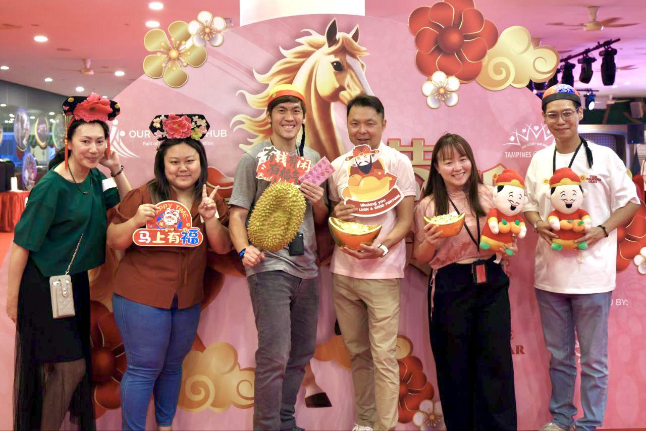 Presentation of tokens of appreciation to OTH partners