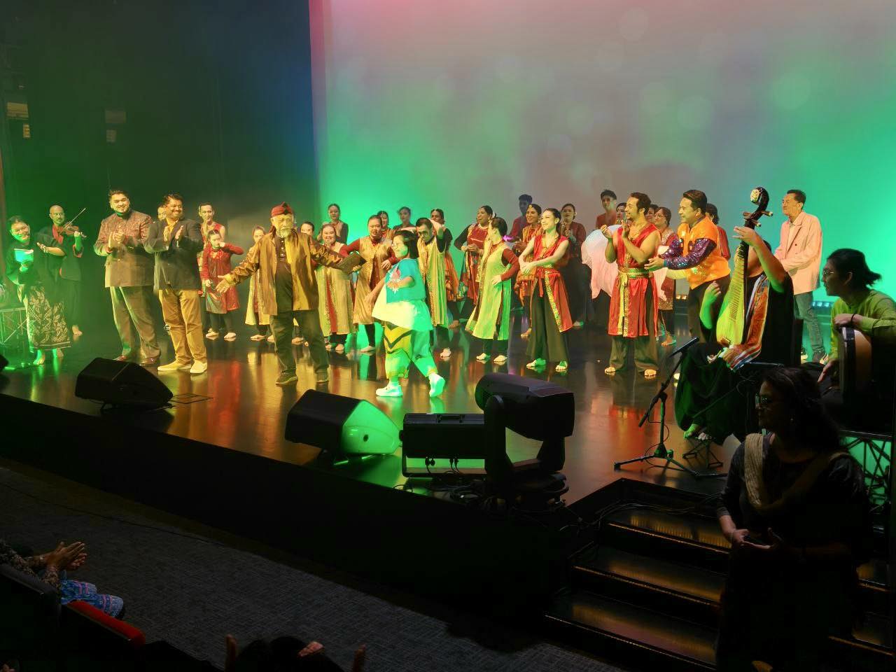 A powerful and emotional moment from the Echoes in the Wild performance