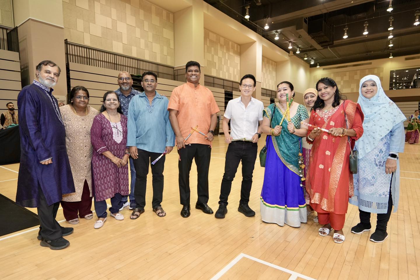 Mr. Desmond Choo, Adviser to Tampines GRC GROs, with event organizers
