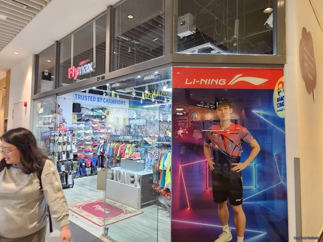 The Flymax shop front displays sporting goods and a Li-Ning advertisement.