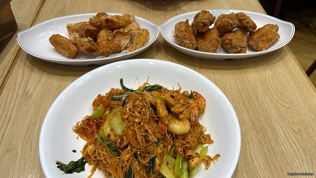 The image shows three plates of food, including bee hoon and fried items.