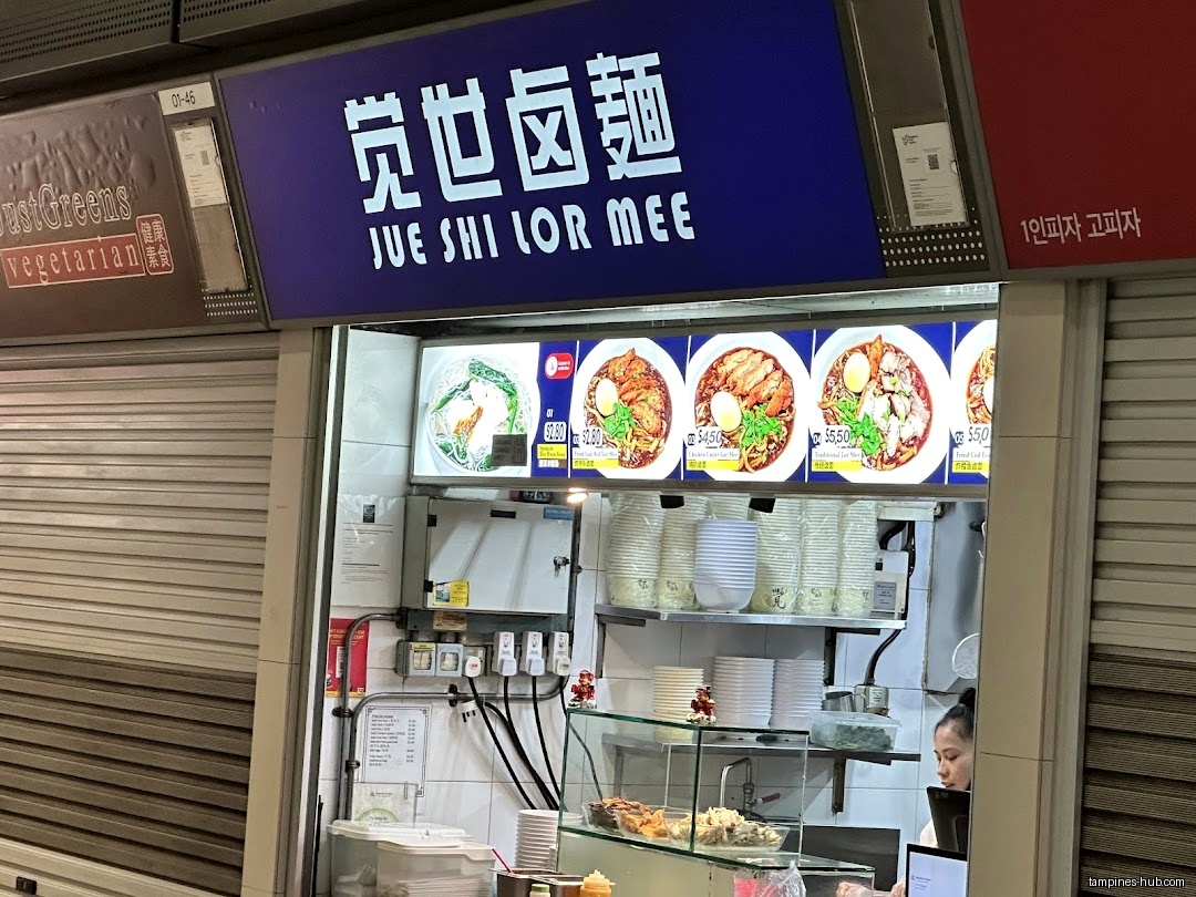 Jue Shi Lor Mee shop front with menu board and staff visible.