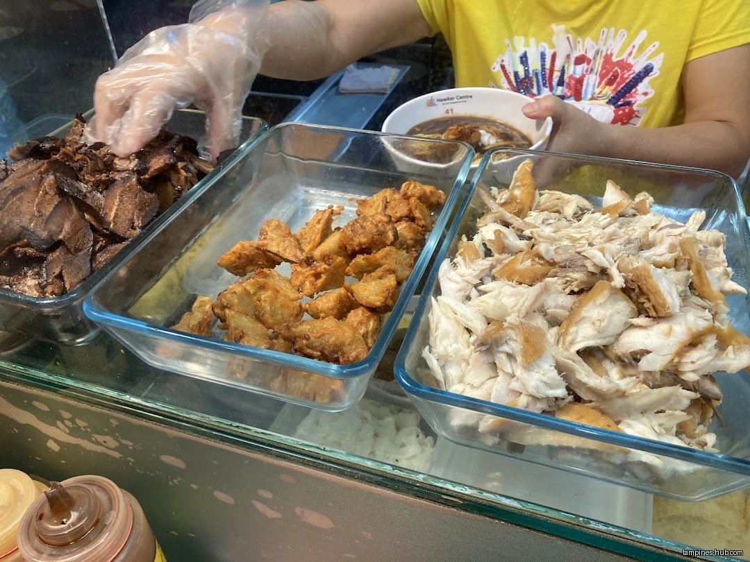 Three glass containers hold ingredients: braised meat, fried fritters, and shredded fish.