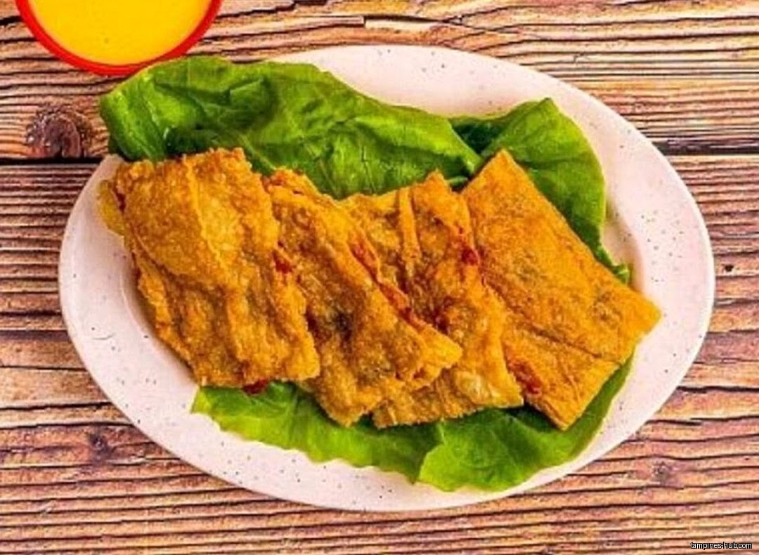 A plate of fried tofu with lettuce and a dipping sauce.