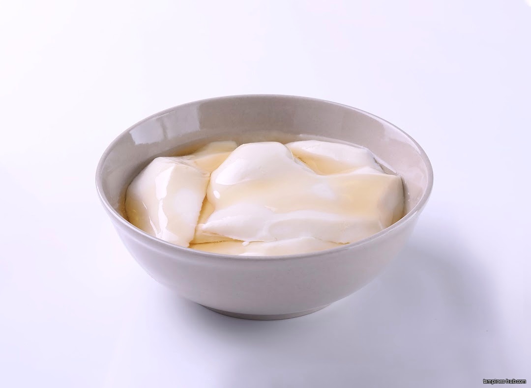 A bowl of tau huay (soybean pudding) with syrup from Mr Bean.