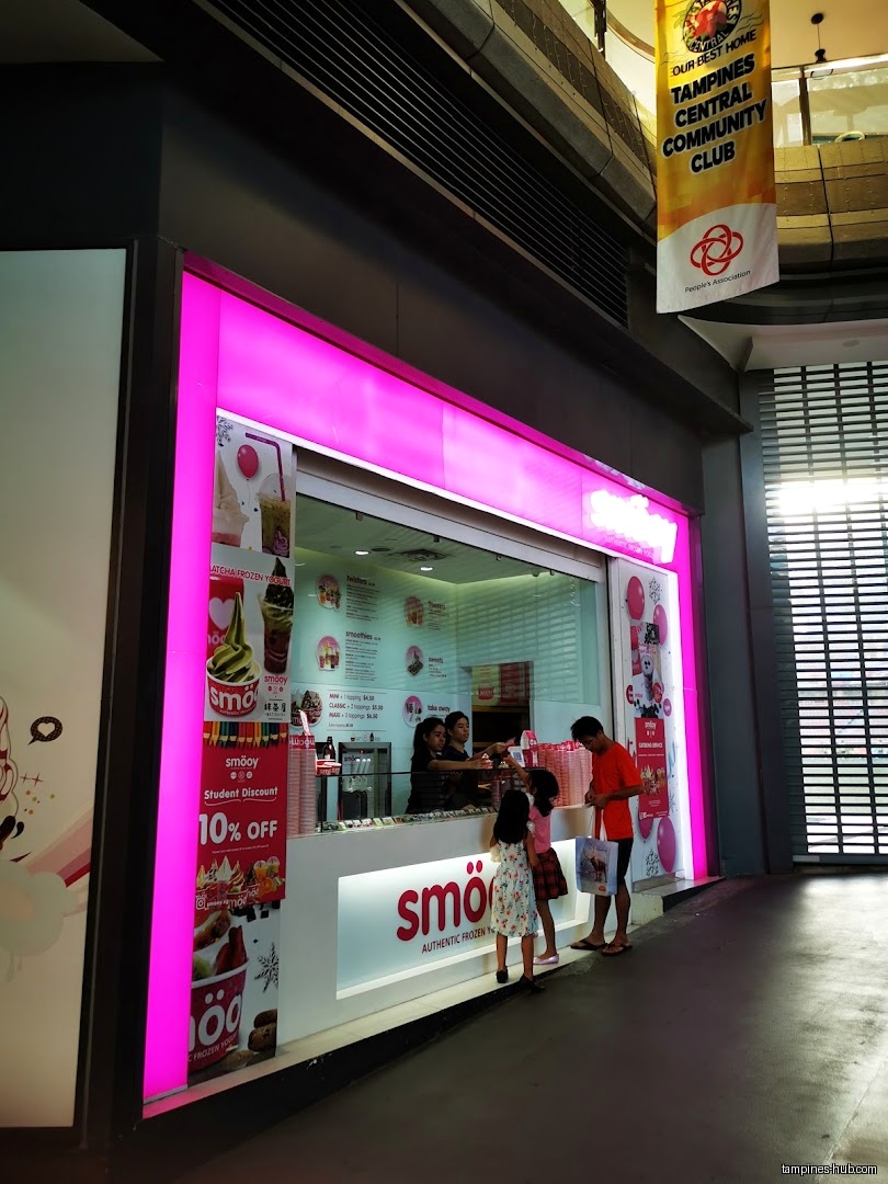The image shows the front of a Smöoy frozen yogurt shop.